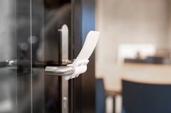 materialise door photo 04  Hands-free 3D-printed door opener of Materialise